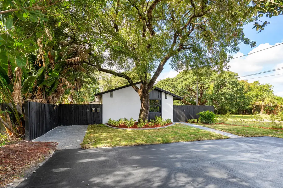 1211 NE 2nd Avenue, Fort Lauderdale, FL 33304 - #2