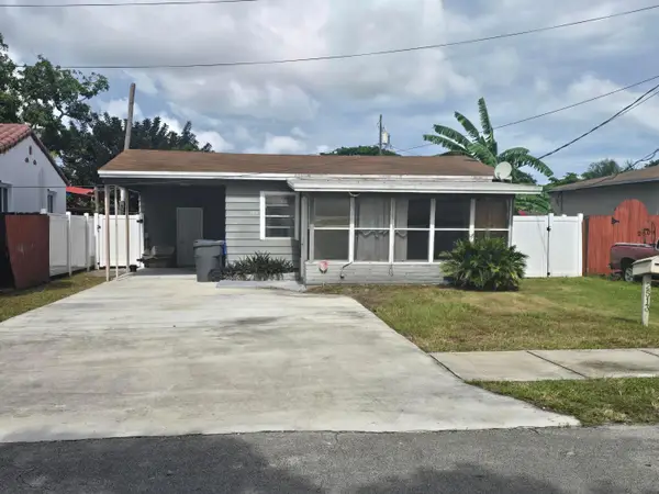 2513 Grant Street, Hollywood, FL 33020