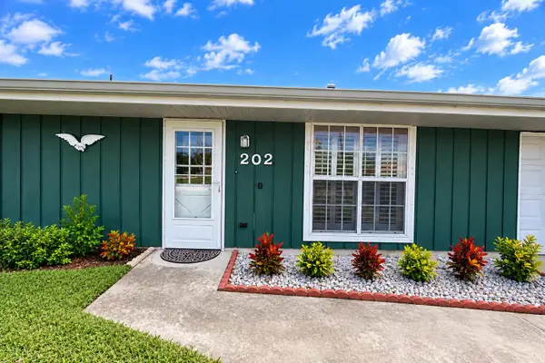 202 SW Oakridge Drive, Port St Lucie, FL 34984