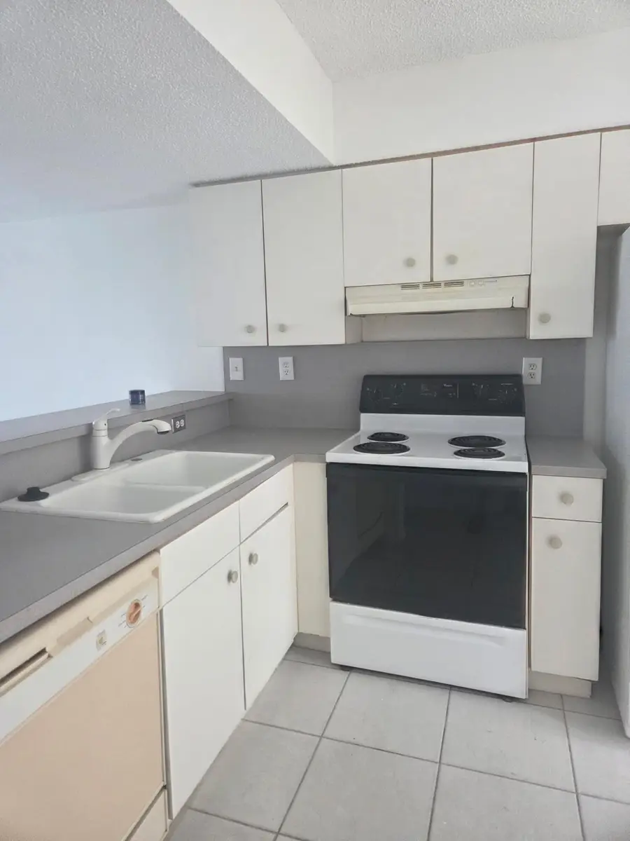 215 Riviera Circle, Weston, FL 33326 - #3
