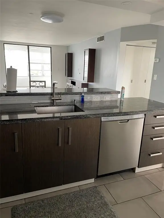 2850 Somerset Dr #404L, Lauderdale Lakes, FL 33311 - Image #1