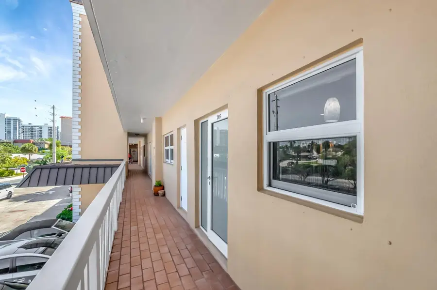 725 N Riverside Dr #205, Pompano Beach, FL 33062 - Image #2