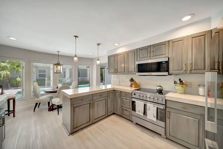 1109 SE 11th Ct, Fort Lauderdale, FL 33316 - Image #2