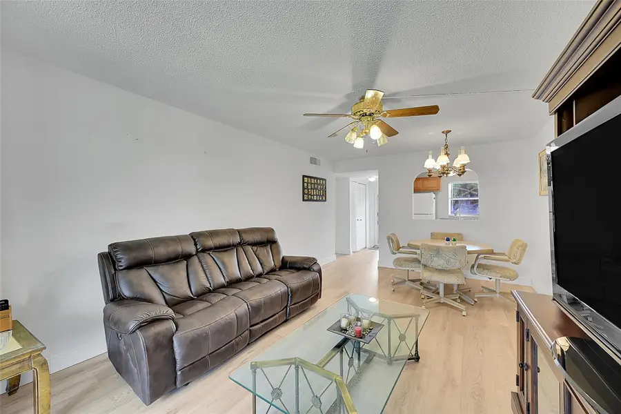 9380 Sunrise Lakes Blvd #206, Sunrise, FL 33322 - Image #2