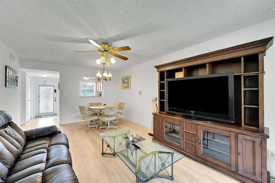 9380 Sunrise Lakes Blvd #206, Sunrise, FL 33322 - Image #3