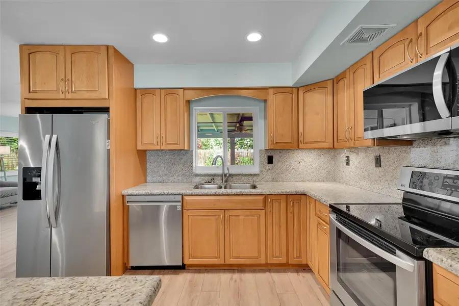 161 SE 8th St, Pompano Beach, FL 33060 - Image #3