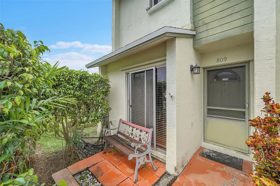 809 Crystal Lake Dr #809, Deerfield Beach, FL 33064 - Image #3