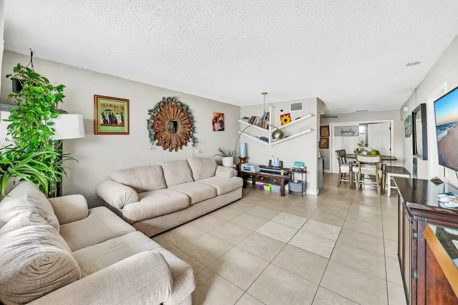 2175 NE 56 Street #203, Fort Lauderdale, FL 33308 - Image #2