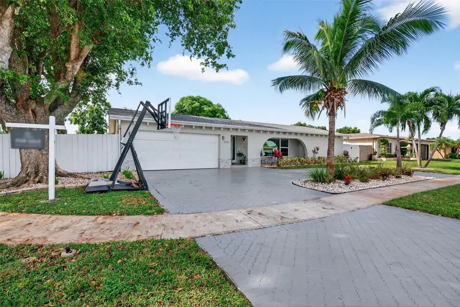 8800 NW 5th St, Pembroke Pines, FL 33024 - Image #3