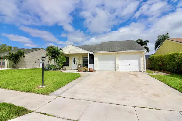7782 N Blairwood Cir, Lake Worth, FL 33467