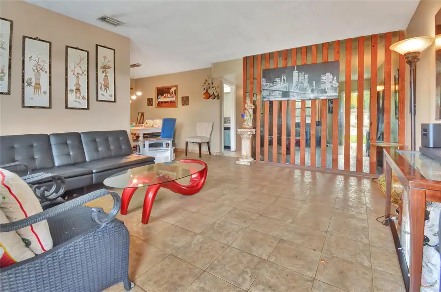 4401 NW 33rd St, Lauderdale Lakes, FL 33319 - Image #3