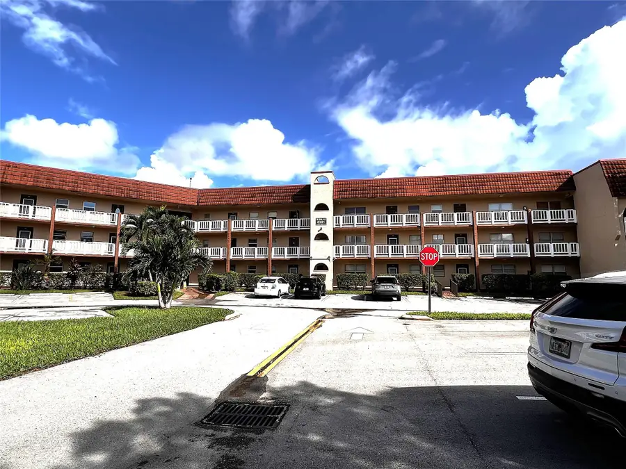 8901 Sunrise Lakes Blvd #307, Sunrise, FL 33322 - Image #2