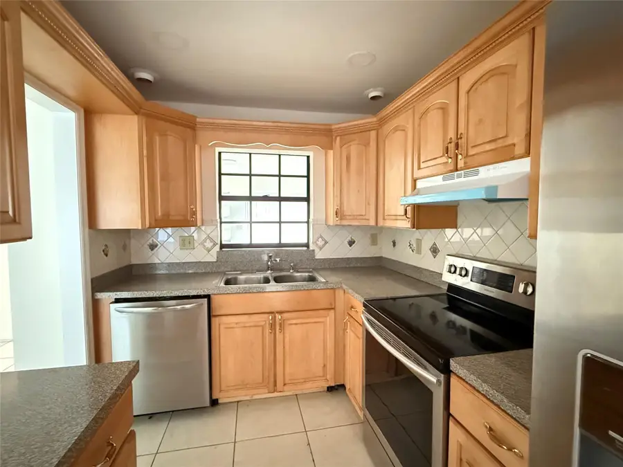 321 W 21st St, Riviera Beach, FL 33404 - Image #3