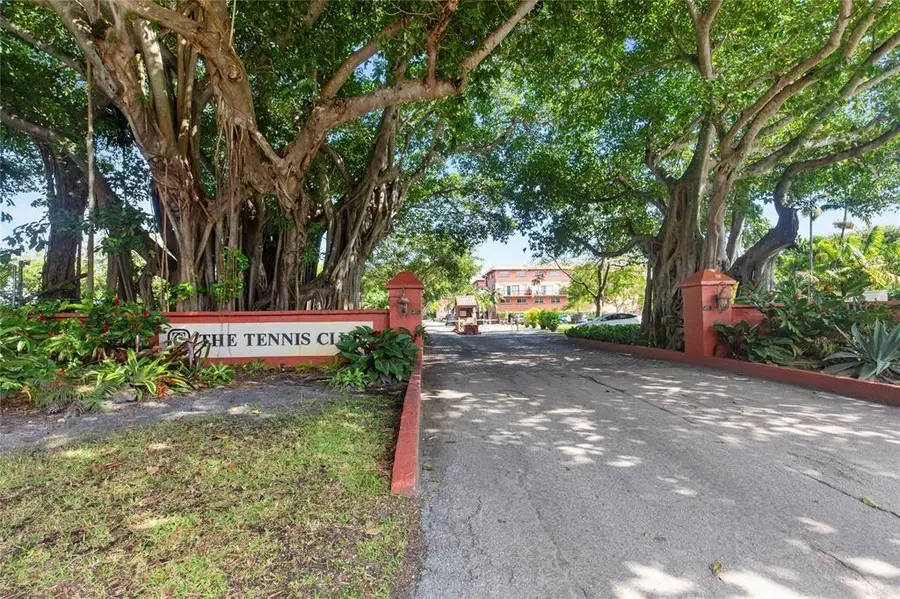 620 Tennis Club Dr #111, Fort Lauderdale, FL 33311 - Image #3