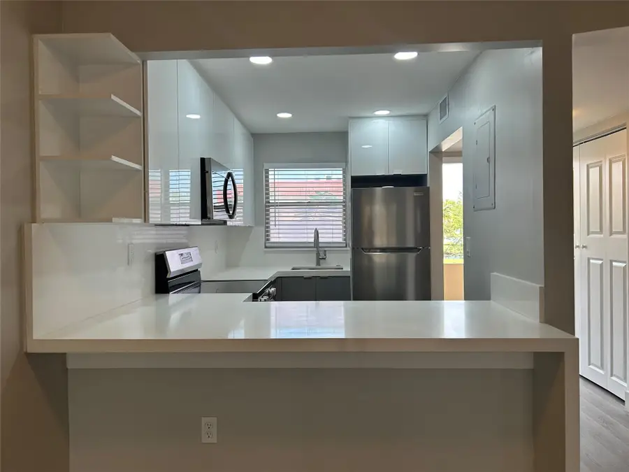 8080 N Sunrise Lakes Dr #209, Fort Lauderdale, FL 33322 - Image #2