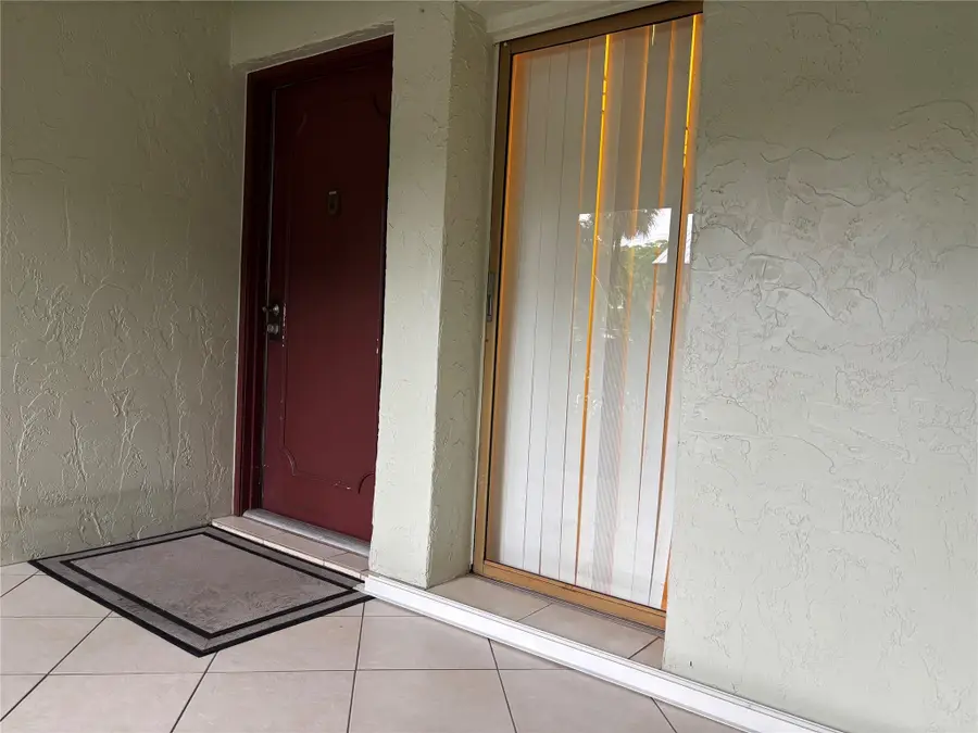 860 SE 6th Ave #303, Deerfield Beach, FL 33441 - Image #3