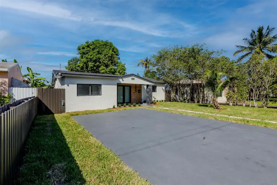 2633 Taft St, Hollywood, FL 33020 - Image #2