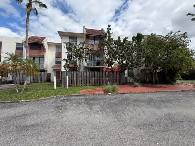 1744 NW 55th Ave #102, Lauderhill, FL 33313 - Image #2