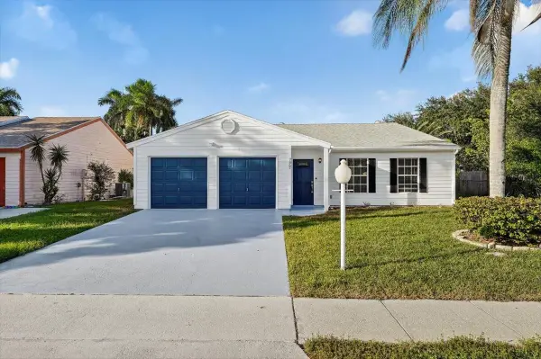 7867 Ridgewood Dr, Lake Worth, FL 33467