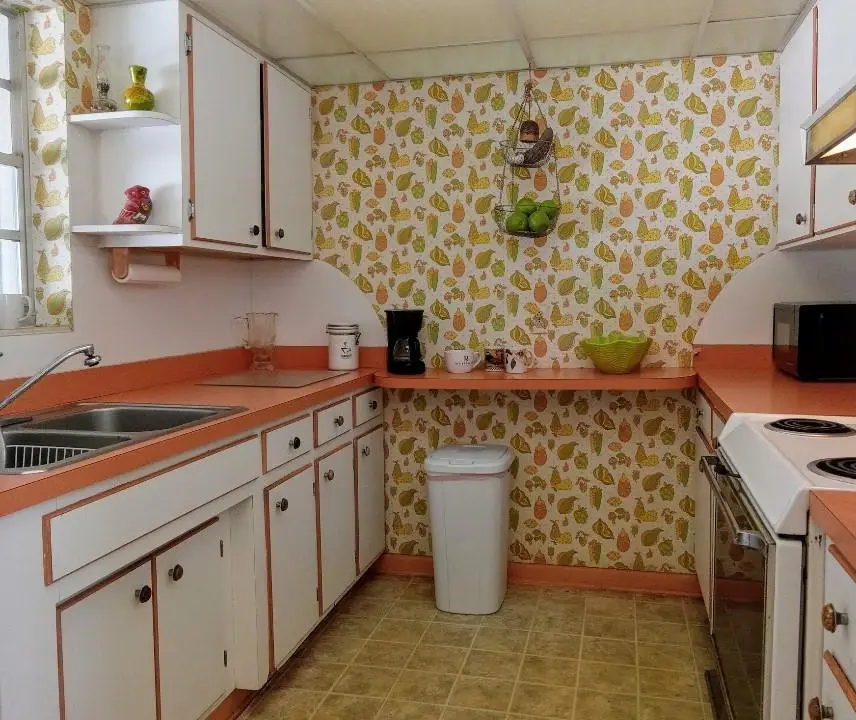 136 Greenbrier Drive, Palm Springs, FL 33461 - Image #3