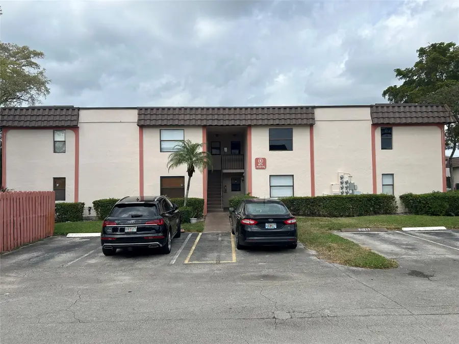 871 NE 207th Ter #102, Miami, FL 33179 - Image #2