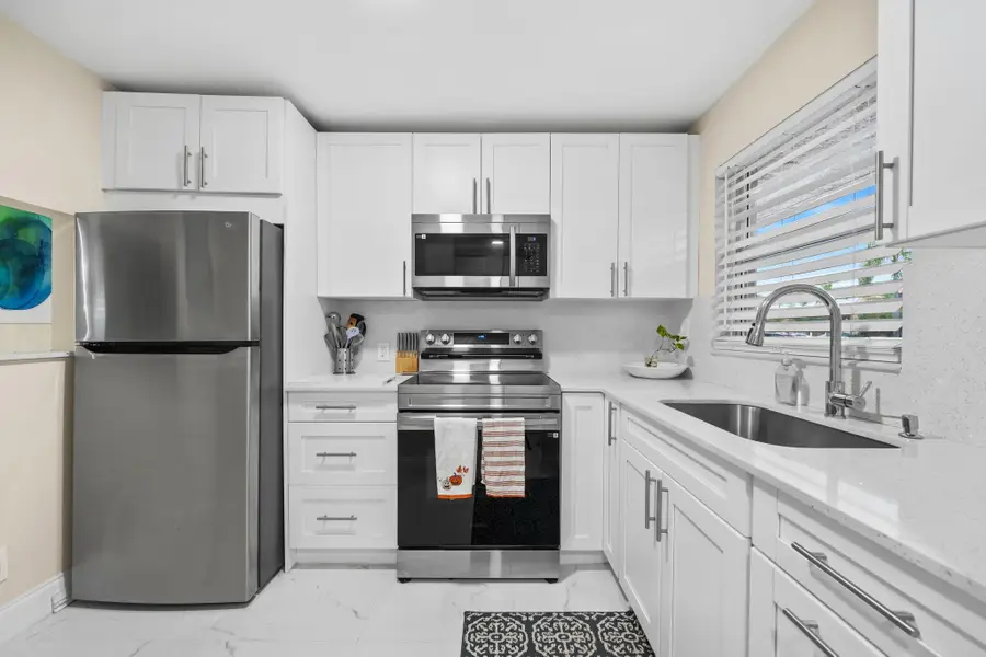 9660 Sunrise Lakes Blvd #103, Sunrise, FL 33322 - Image #2