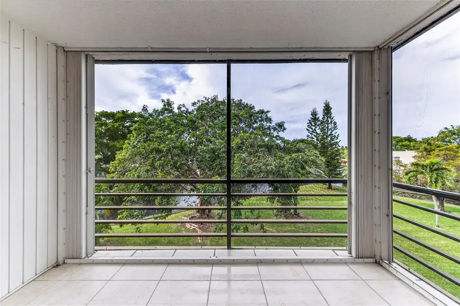 112 Royal Park Dr #3D, Oakland Park, FL 33309 - Image #3