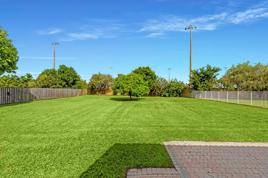 10475 Bermuda Dr, Cooper City, FL 33026 - Image #3