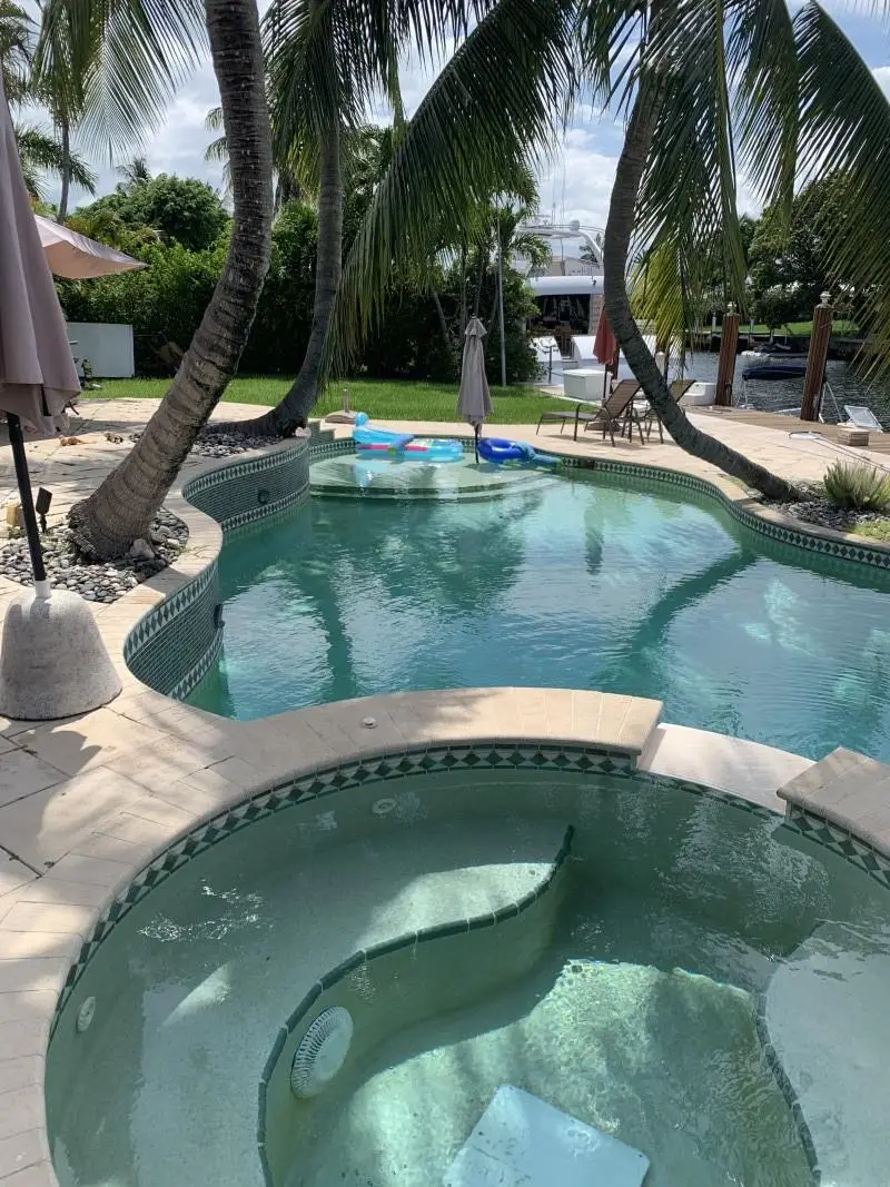 418 Alamanda Dr, Hallandale Beach, FL 33009 - Image #2