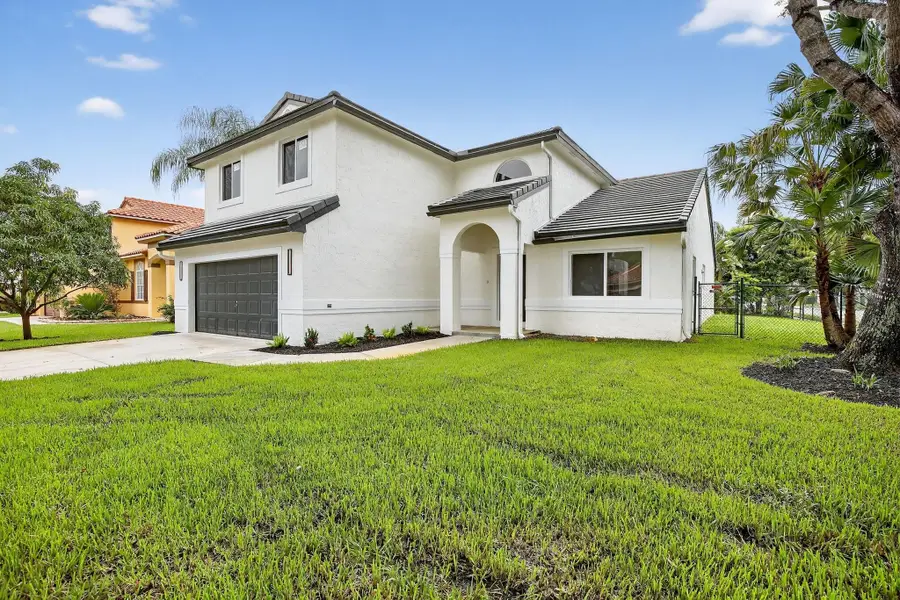 387 SW 163rd Ave, Pembroke Pines, FL 33027 - Image #2