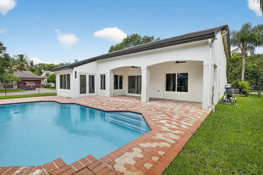 387 SW 163rd Ave, Pembroke Pines, FL 33027 - Image #3