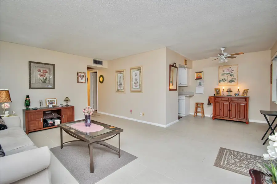 235 Kent N #235, West Palm Beach, FL 33417 - Image #3