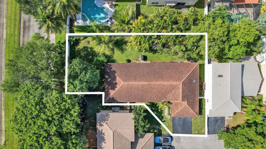 9532 NW 9th Ct, Plantation, FL 33324 - Image #2