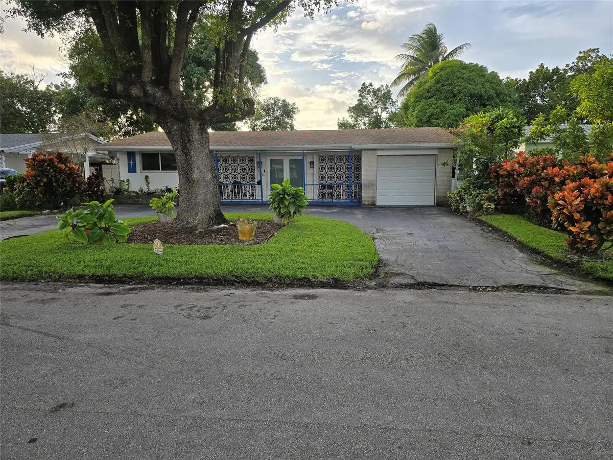 2410 Riviera Dr, Miramar, FL 33023 - Image #1