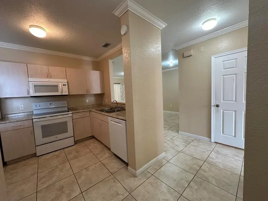 1091 Golden Lakes Boulevard #422, West Palm Beach, FL 33411 - Image #3