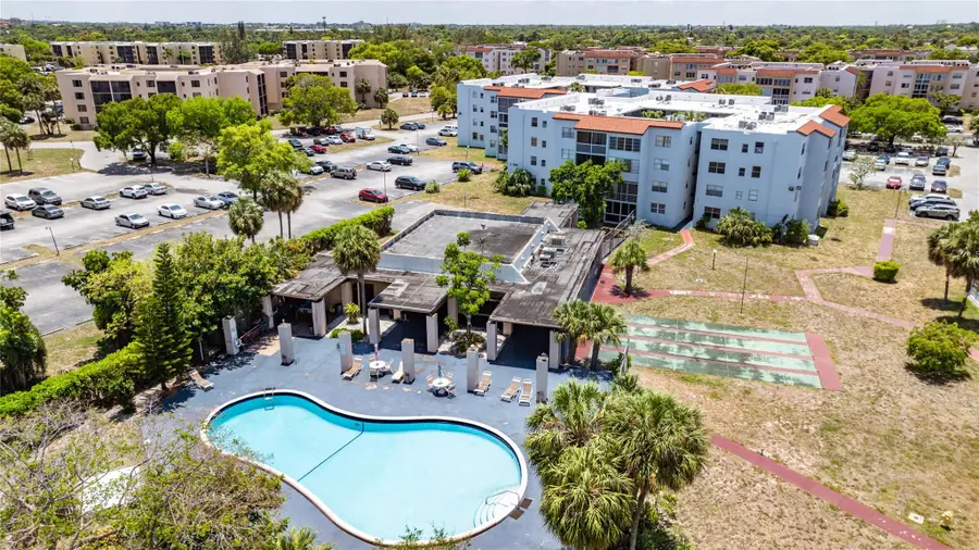 2800 Somerset Drive #218j, Lauderdale Lakes, FL 33311 - Image #3