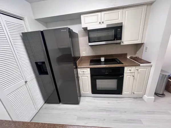 2400 NW 33rd St #1108, Oakland Park, FL 33309