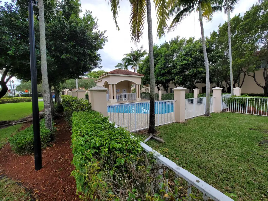 8853 N Isles Cir #8853, Tamarac, FL 33321 - Image #3