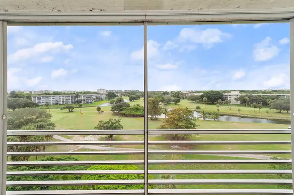 3520 Oaks Way #806, Pompano Beach, FL 33069