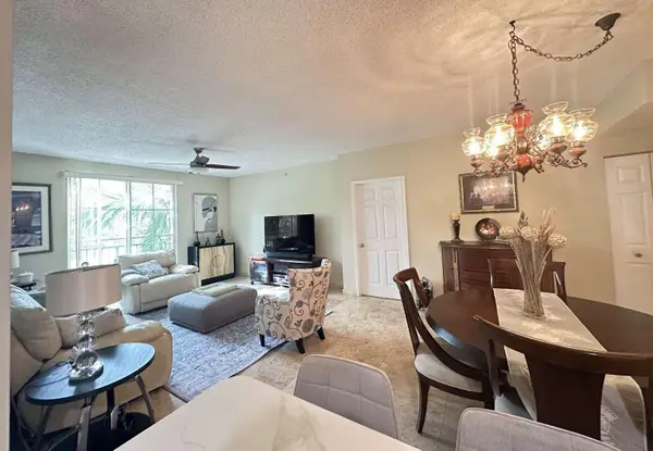 630 S Sapodilla Ave #215, West Palm Beach, FL 33401