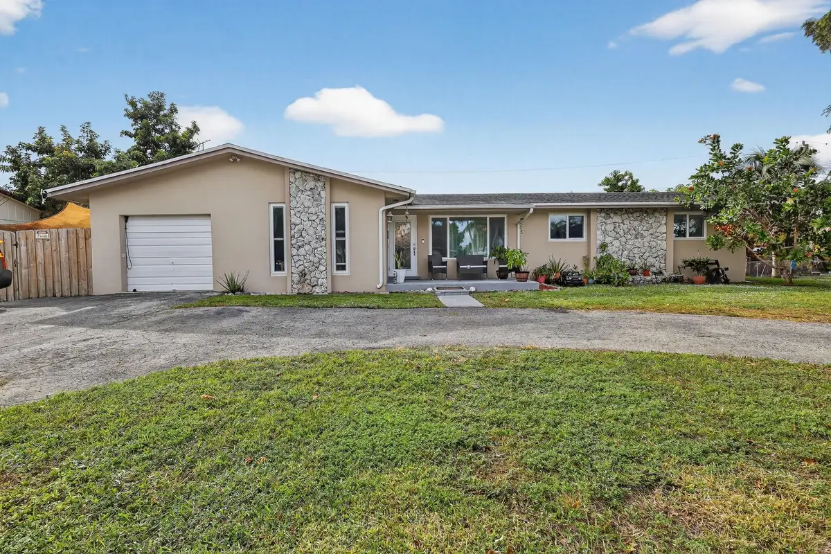 1910 SW 98th Ter, Miramar, FL 33025 - Image #1