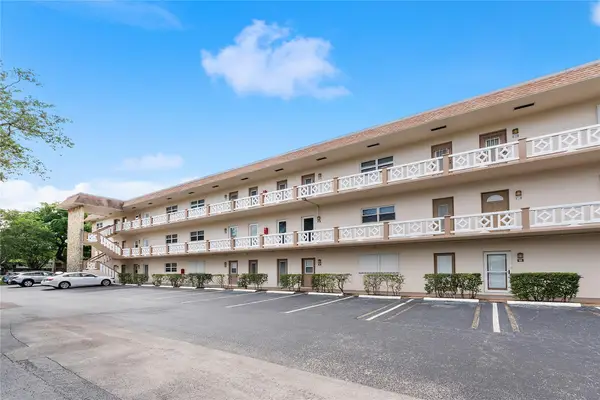 3405 NW 48th Ave #401, Lauderdale Lakes, FL 33319