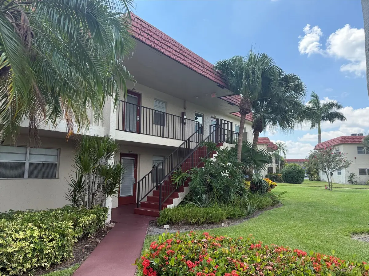 32 Abbey Ln #207, Delray Beach, FL 33446 - Image #1