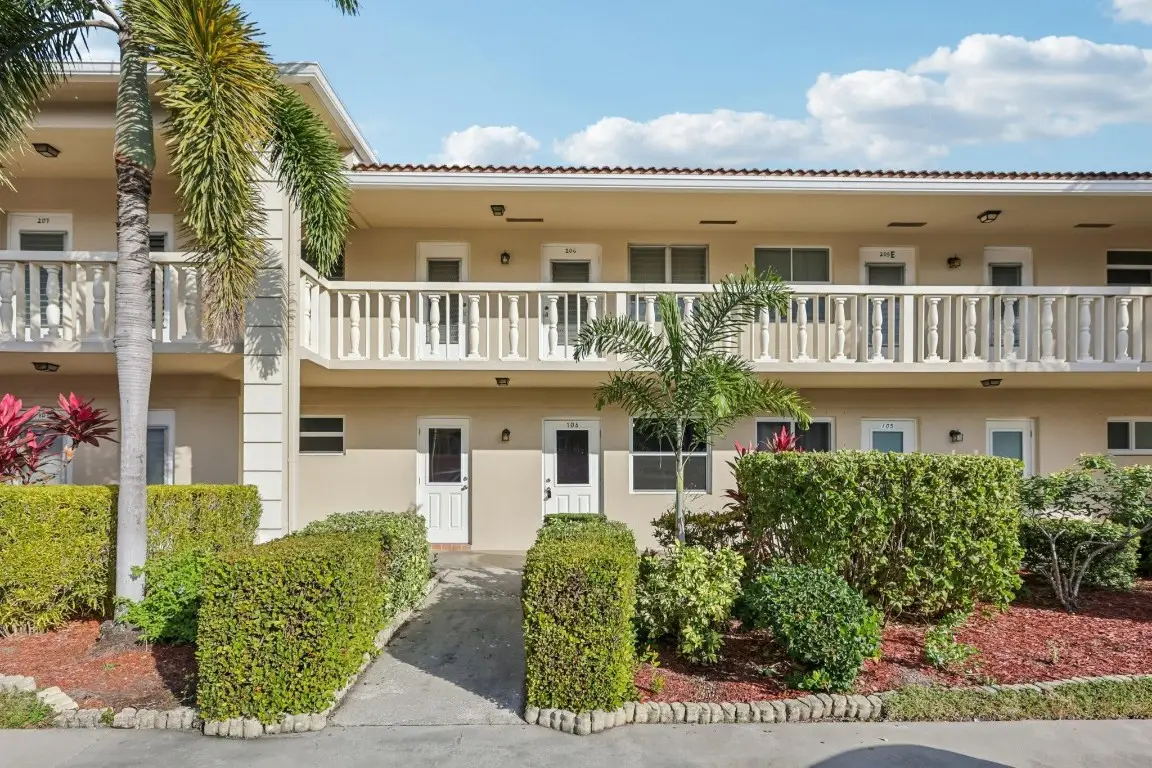 2131 42nd Court #106E, Lighthouse Point, FL 33064 - Image #1