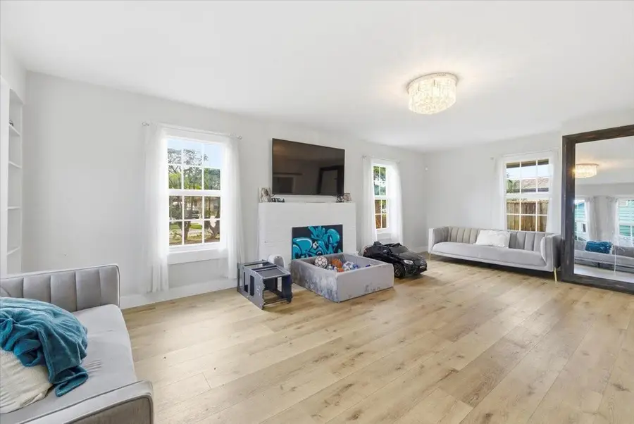 819 Lytle St, West Palm Beach, FL 33405 - Image #2