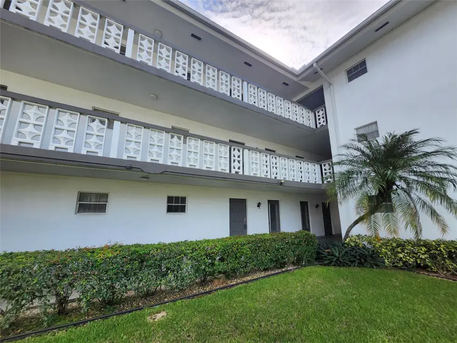 1201 Hillcrest Ct #105, Hollywood, FL 33021 - Image #2
