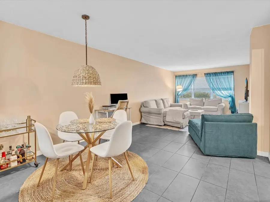 2555 NE 11th St #610, Fort Lauderdale, FL 33304 - Image #2