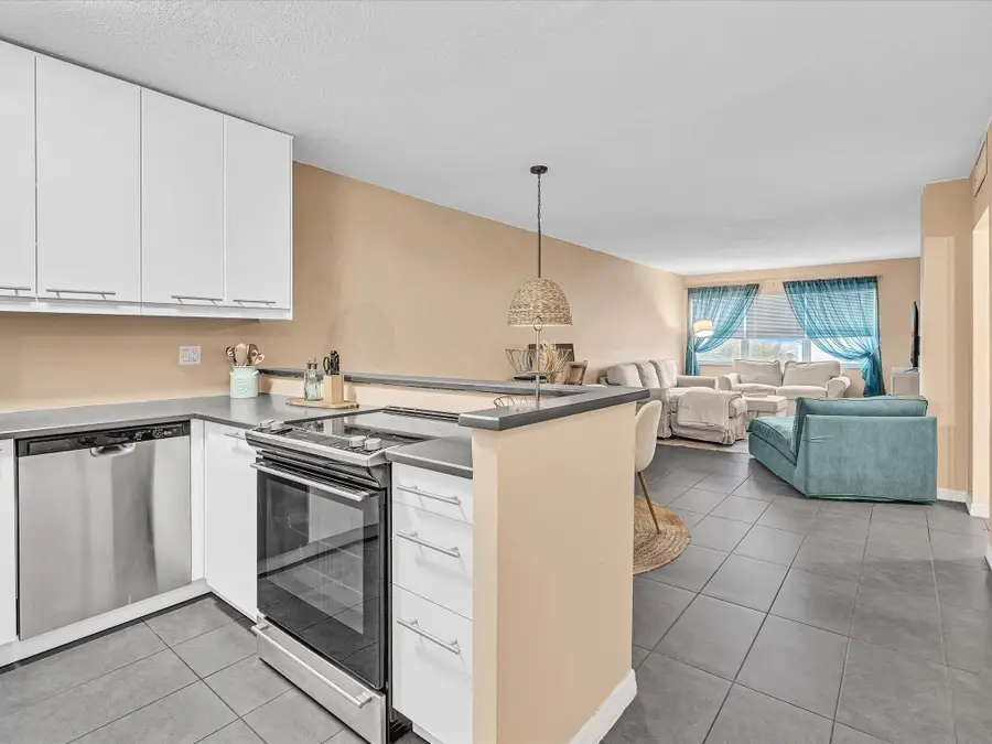 2555 NE 11th St #610, Fort Lauderdale, FL 33304 - Image #3