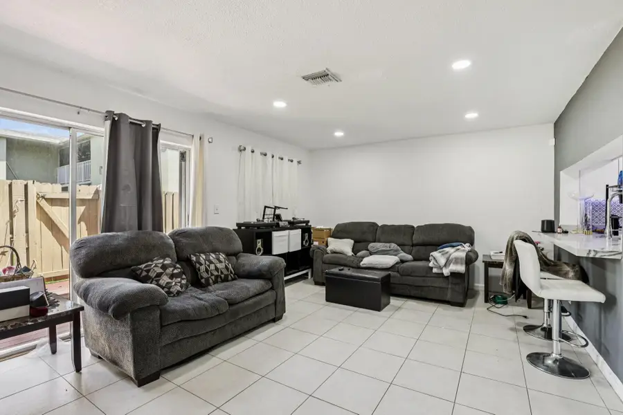 5843 Woodlands Blvd #5843, Tamarac, FL 33319 - Image #2