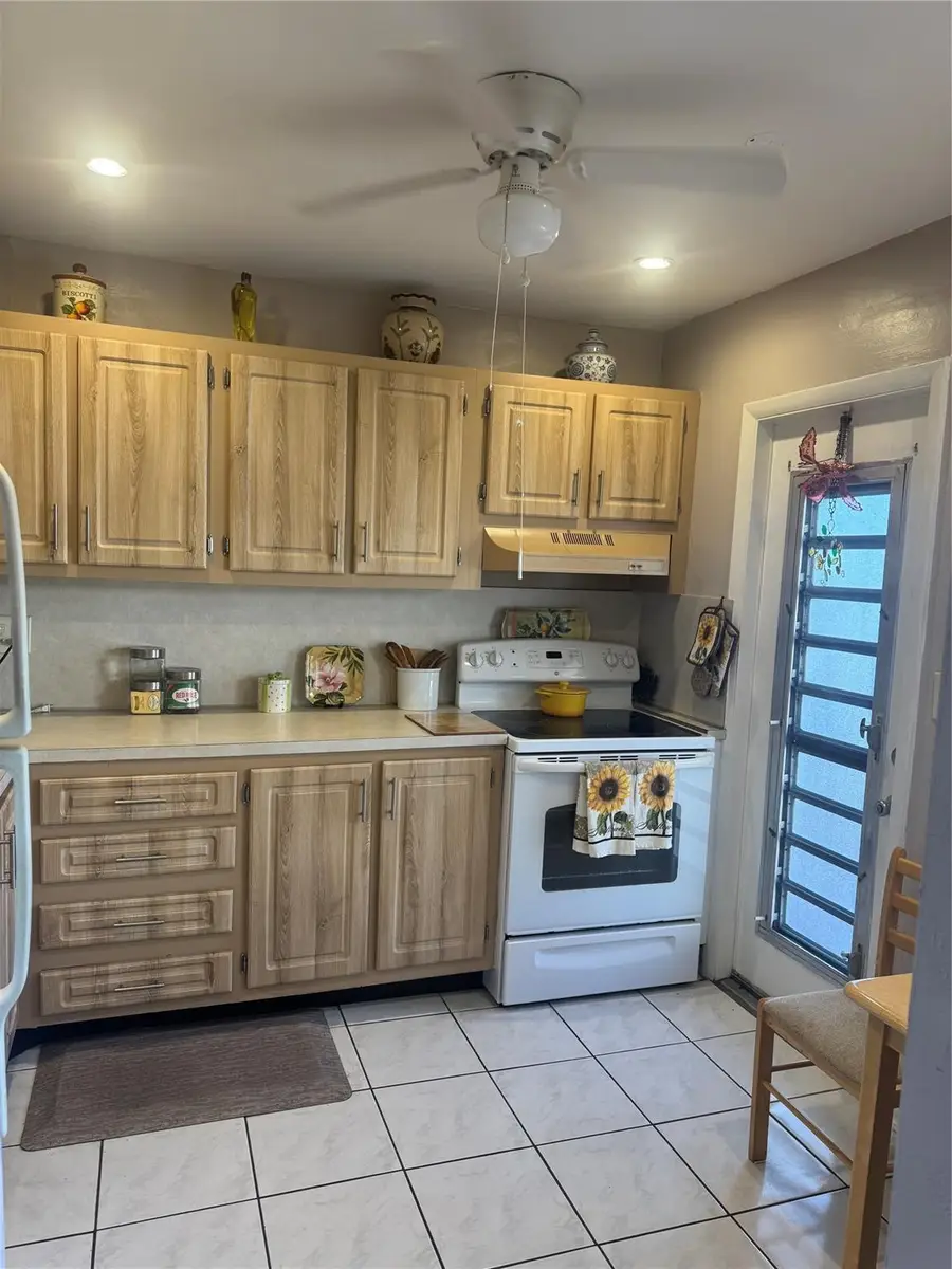 3940 NW 42 Ave #315, Lauderdale Lakes, FL 33319 - Image #2